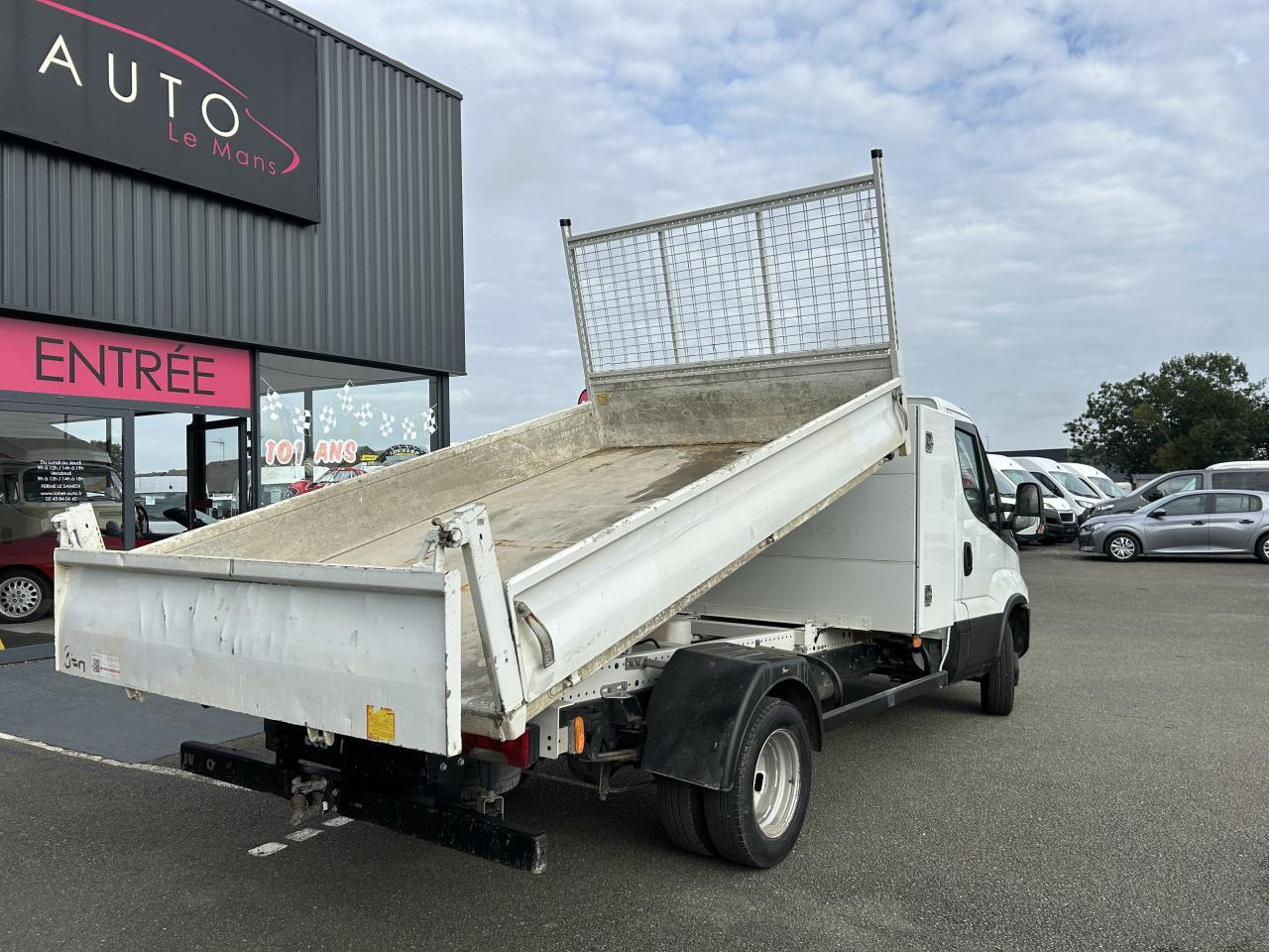 IVECO Daily 35 C 14 S&S (Quad-Leaf) CHASSIS CABINE 2014 35C/35S Chassis cabine 35 C Epmt.3.75 PHASE 3 - Tipper van: picture 5 IVECO Daily 35 C 14 S&S (Quad-Leaf) CHASSIS CABINE 2014 35C/35S Chassis cabine 35 C Epmt.3.75 PHASE 3 - Tipper van: picture 5