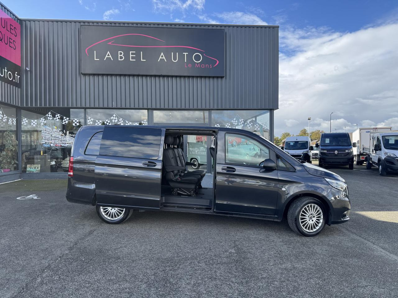 MERCEDES Vito MIXTO Extra Long 3.05t 119 CDI BlueEfficiency - BVA 9G-Tronic Propulsion MIXTO - BM 447 first - Panel van: picture 1 MERCEDES Vito MIXTO Extra Long 3.05t 119 CDI BlueEfficiency - BVA 9G-Tronic Propulsion MIXTO - BM 447 first - Panel van: picture 1