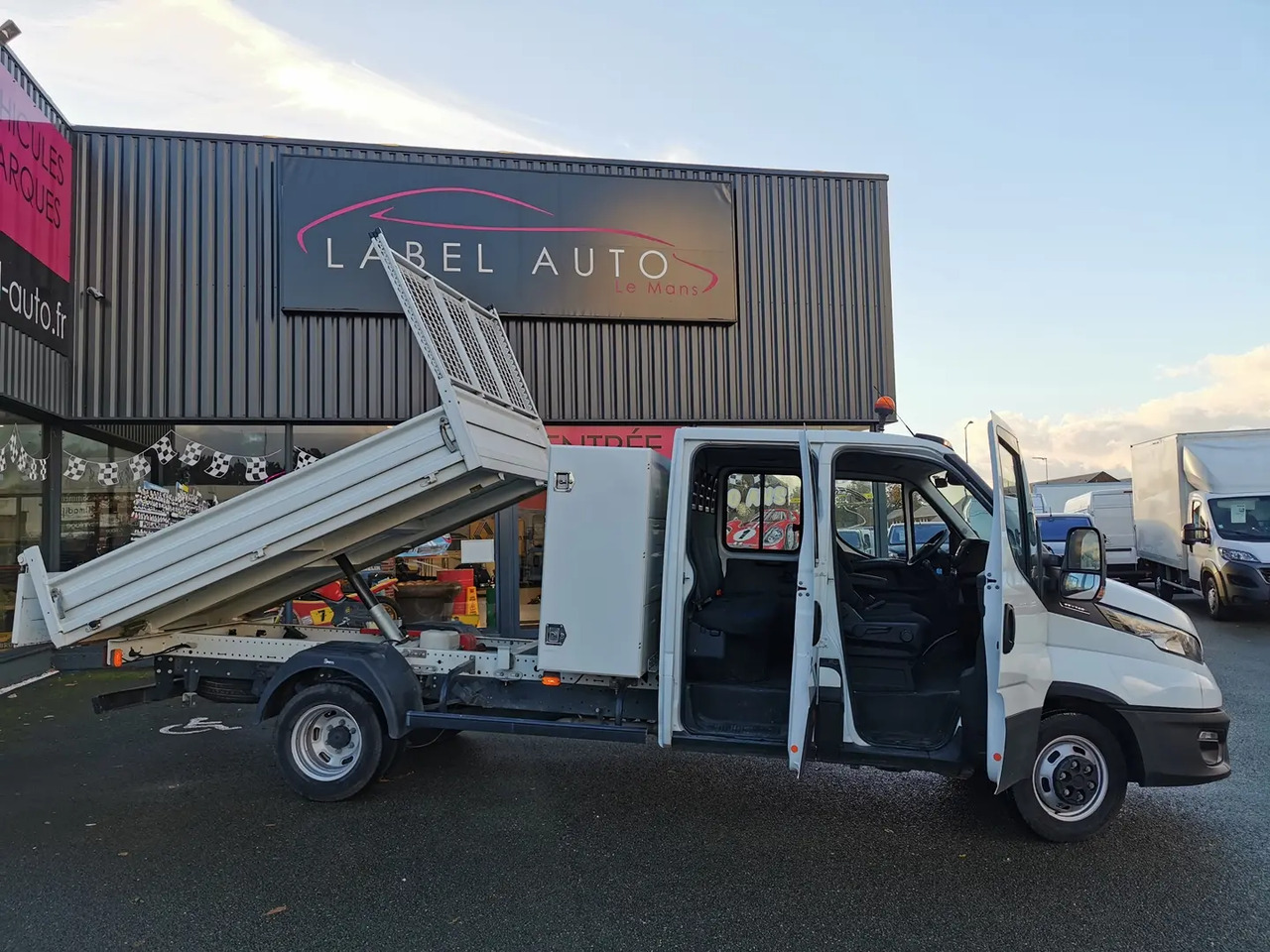 Iveco Daily 35C14H D EMPATTEMENT 3750 - Other machinery: picture 1 Iveco Daily 35C14H D EMPATTEMENT 3750 - Other machinery: picture 1