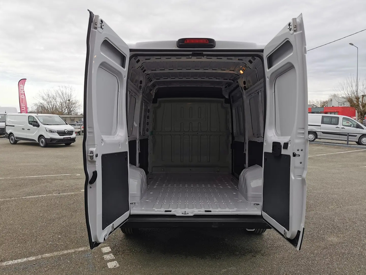 Peugeot Boxer 333 L2H2 2.2 BLUEHDI S&S 140CH ASPHALT - Other machinery: picture 3 Peugeot Boxer 333 L2H2 2.2 BLUEHDI S&S 140CH ASPHALT - Other machinery: picture 3
