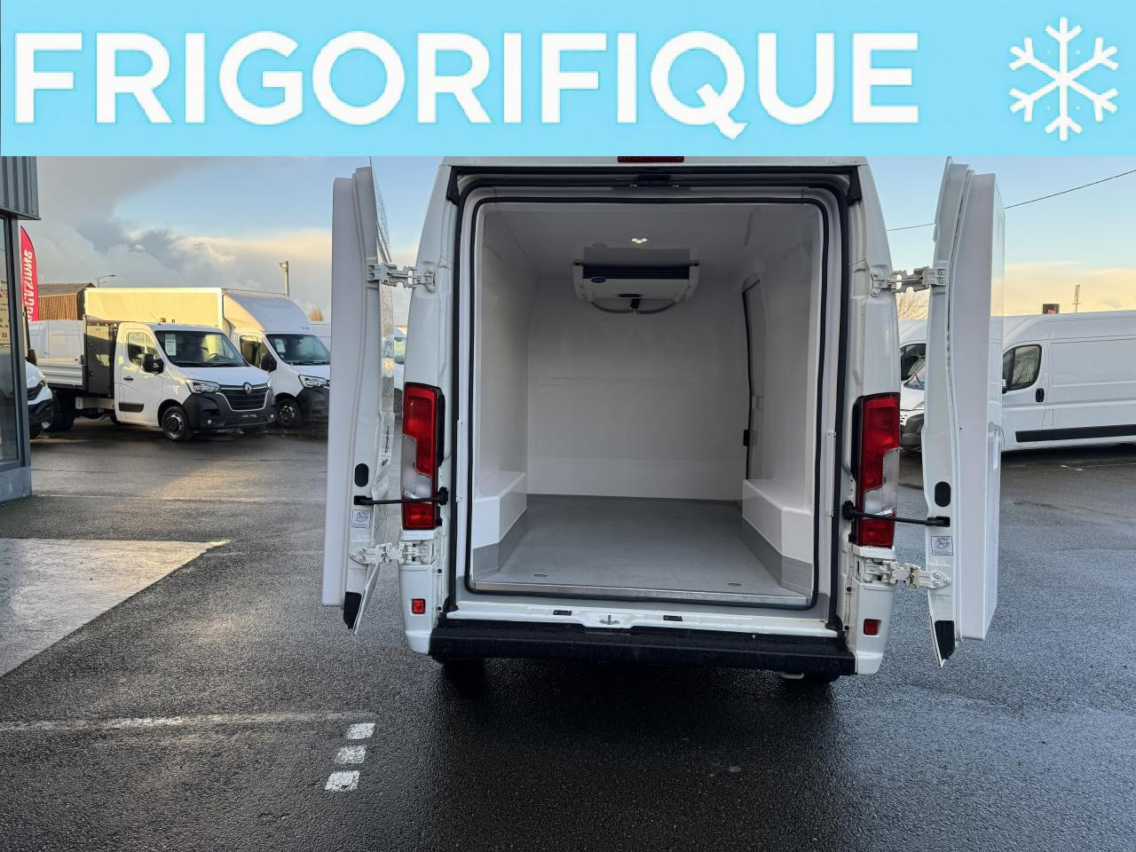 PEUGEOT Boxer 3.5t L2H2 2.2 HDi S&S - 140 III FOURGON TOLE Fourgon Tolé 335 L2H2 PHASE 3 - Panel van: picture 1 PEUGEOT Boxer 3.5t L2H2 2.2 HDi S&S - 140 III FOURGON TOLE Fourgon Tolé 335 L2H2 PHASE 3 - Panel van: picture 1