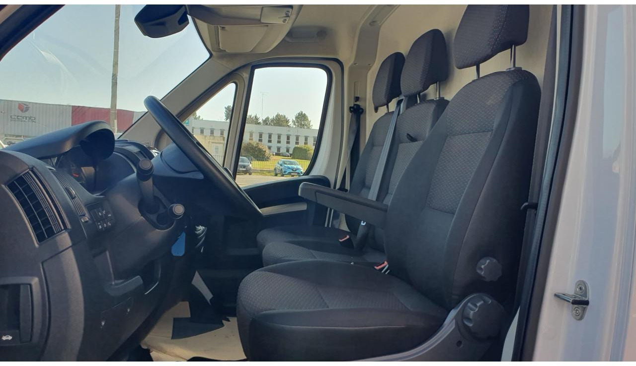 Peugeot Boxer 3.5t L2H2 2.2 HDi 140CH - Panel van: picture 5 Peugeot Boxer 3.5t L2H2 2.2 HDi 140CH - Panel van: picture 5