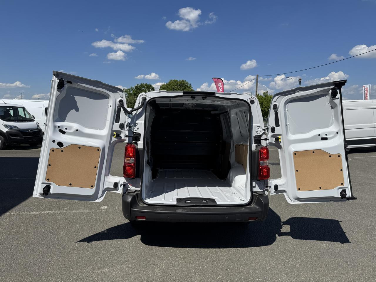 Peugeot Expert XL 2.0 BlueHDi - 145 III FOURGON Fourgon PHASE 2 - Panel van: picture 3 Peugeot Expert XL 2.0 BlueHDi - 145 III FOURGON Fourgon PHASE 2 - Panel van: picture 3