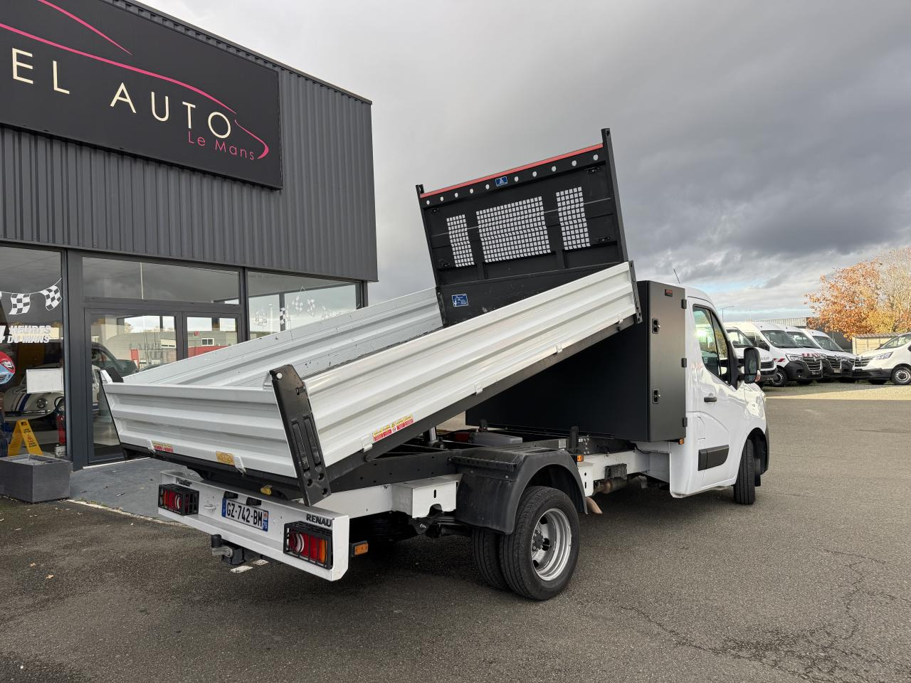 RENAULT Master Confort R3500RJ L3 2.3 dCi - 145 III TRANSPORTS SPECIFIQUES BENNE Benne Basculante + Coffre - Tipper van: picture 1 RENAULT Master Confort R3500RJ L3 2.3 dCi - 145 III TRANSPORTS SPECIFIQUES BENNE Benne Basculante + Coffre - Tipper van: picture 1