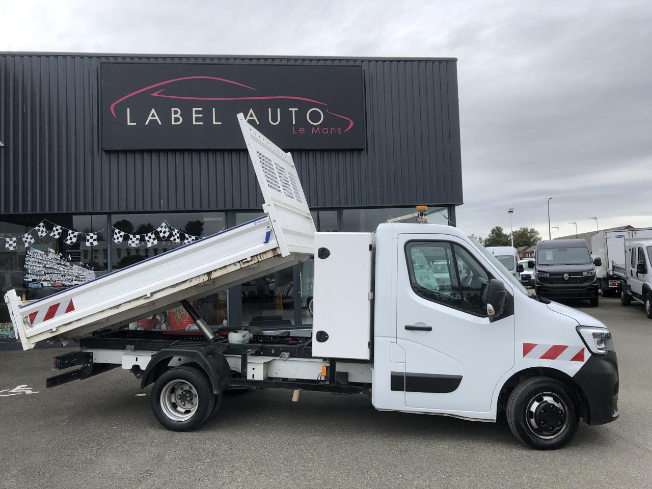 RENAULT Master Confort R3500RJ L3 2.3 dCi - 145 Petite Série III TRANSPORTS SPECIFIQUES BENNE Benne - Tipper van: picture 1 RENAULT Master Confort R3500RJ L3 2.3 dCi - 145 Petite Série III TRANSPORTS SPECIFIQUES BENNE Benne - Tipper van: picture 1