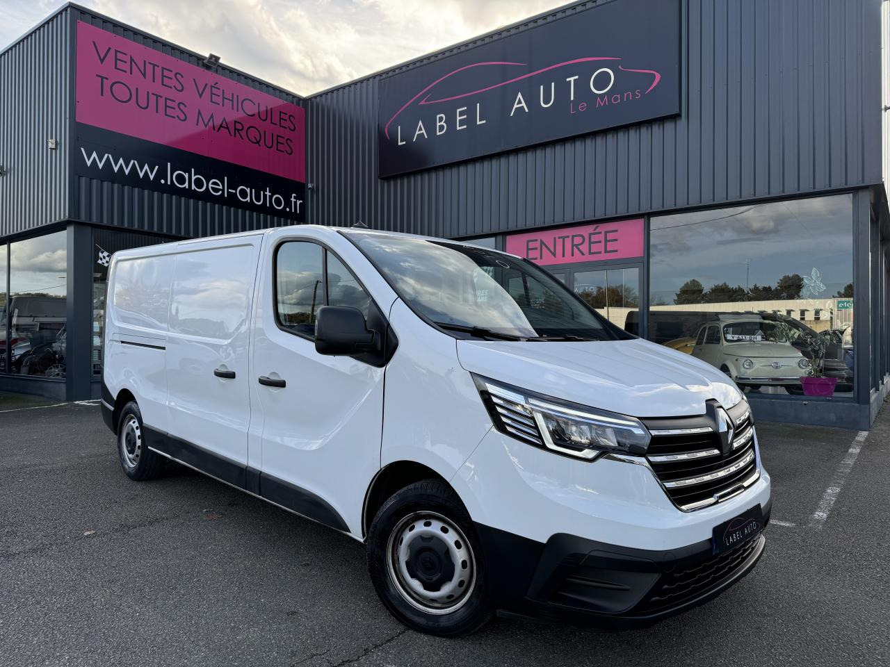 RENAULT Trafic L2H1 3000 Kg 2.0 Blue dCi - 130 III FOURGON Fourgon Grand Confort L2H1 PHASE 3 - Panel van: picture 1 RENAULT Trafic L2H1 3000 Kg 2.0 Blue dCi - 130 III FOURGON Fourgon Grand Confort L2H1 PHASE 3 - Panel van: picture 1