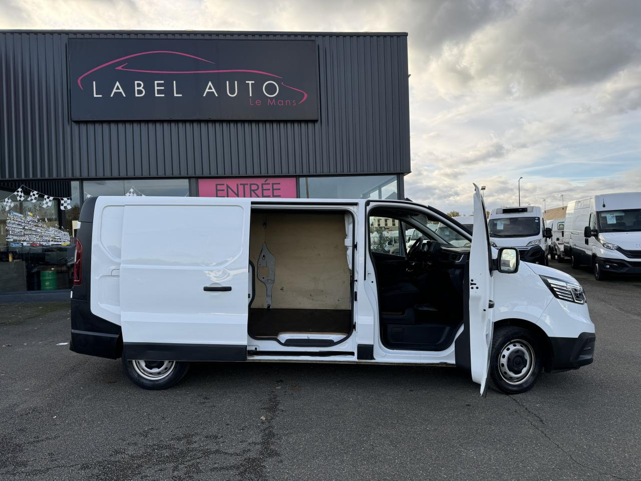 RENAULT Trafic L2H1 3000 Kg 2.0 Blue dCi - 130 III FOURGON Fourgon Grand Confort L2H1 PHASE 3 - Panel van: picture 1 RENAULT Trafic L2H1 3000 Kg 2.0 Blue dCi - 130 III FOURGON Fourgon Grand Confort L2H1 PHASE 3 - Panel van: picture 1