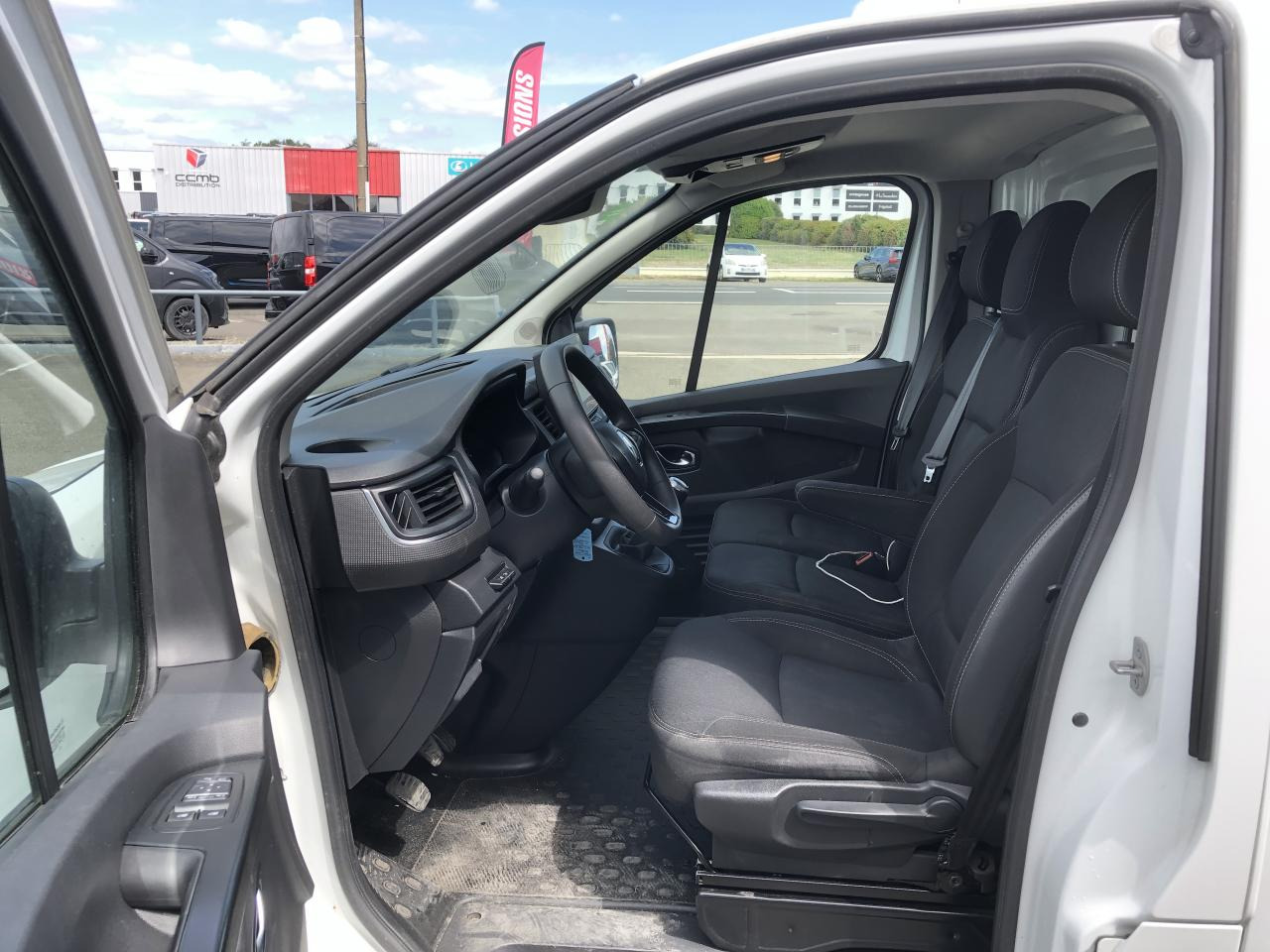 RENAULT Trafic L2H1 3000 Kg 2.0 Blue dCi - 130 III FOURGON Fourgon Grand Confort L2H1 PHASE 3 - Panel van: picture 4 RENAULT Trafic L2H1 3000 Kg 2.0 Blue dCi - 130 III FOURGON Fourgon Grand Confort L2H1 PHASE 3 - Panel van: picture 4