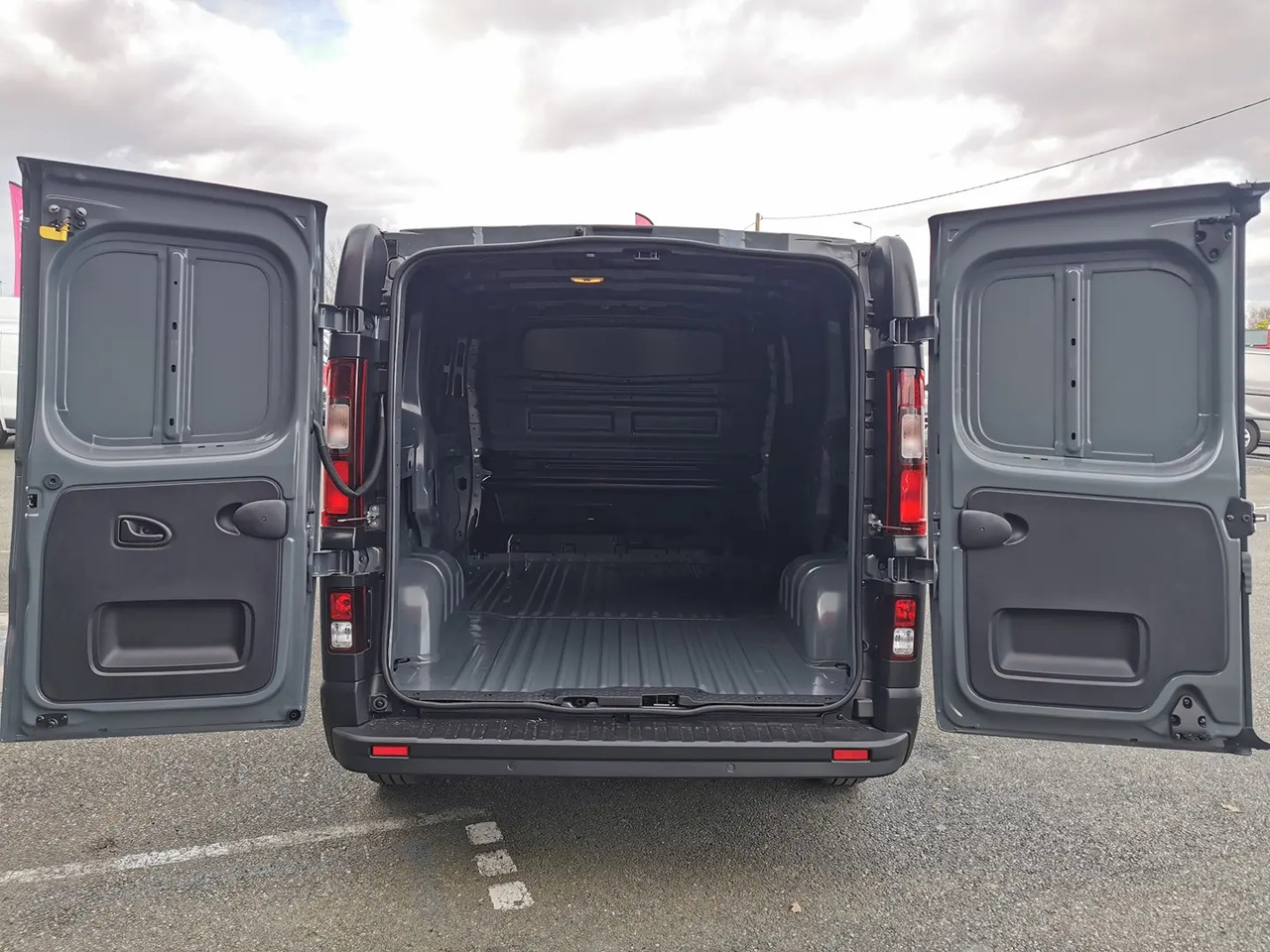 Renault Trafic L2H1 3T 2.0 BLUE DCI 170CH ADVANCE - Panel van: picture 3 Renault Trafic L2H1 3T 2.0 BLUE DCI 170CH ADVANCE - Panel van: picture 3