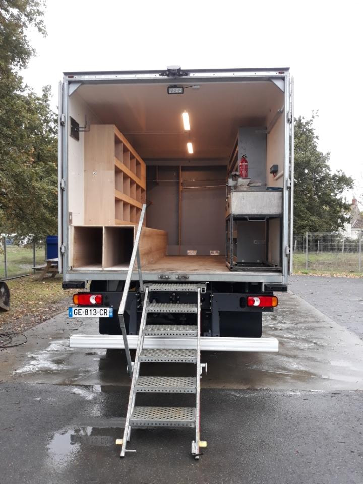 Renault D 13 HIGH K P4X2 280CV - Box truck: picture 5 Renault D 13 HIGH K P4X2 280CV - Box truck: picture 5