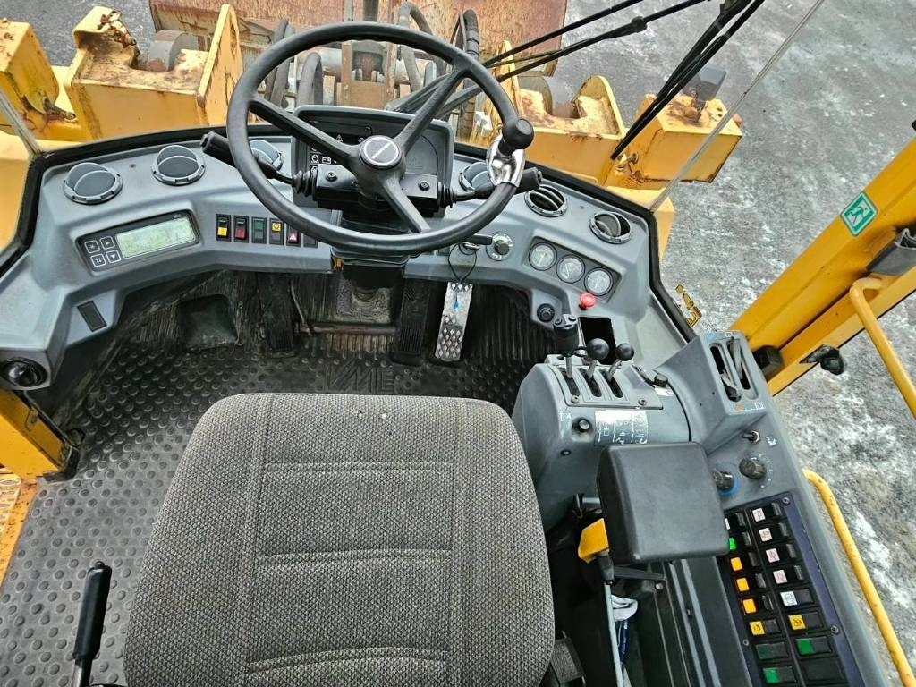 Wheel loader Volvo L90c: picture 23