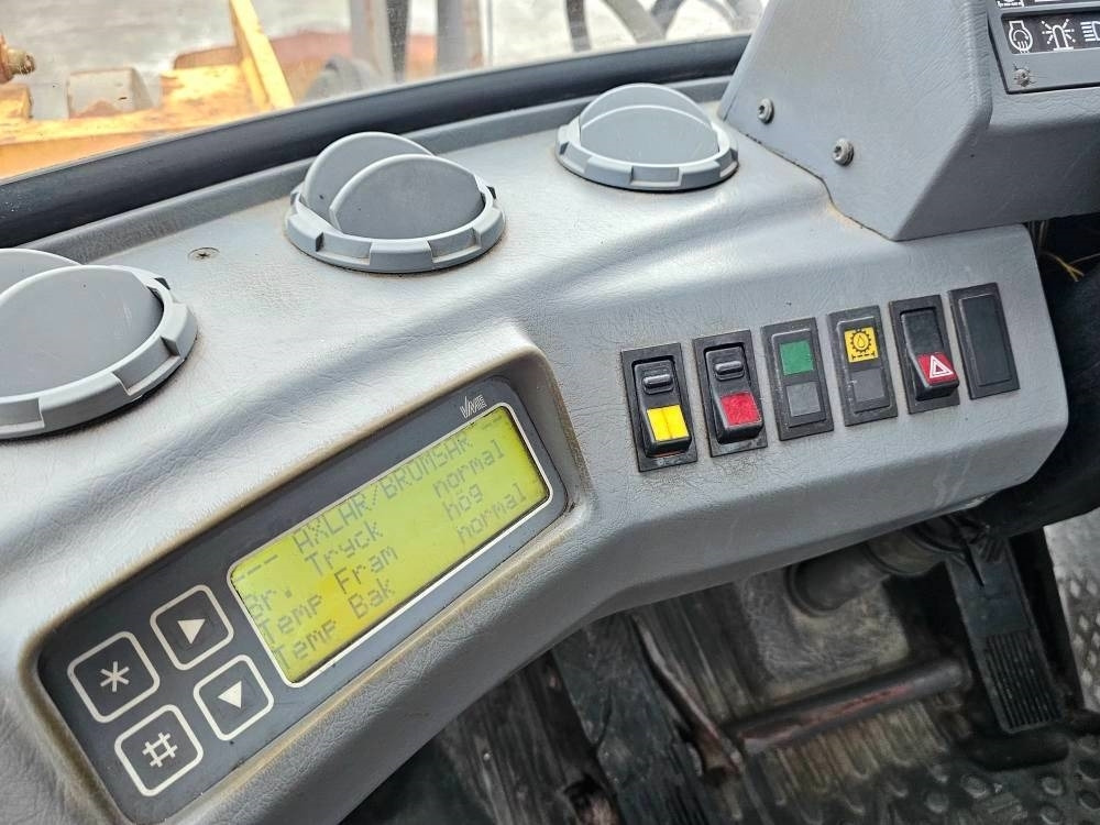 Wheel loader Volvo L90c: picture 27