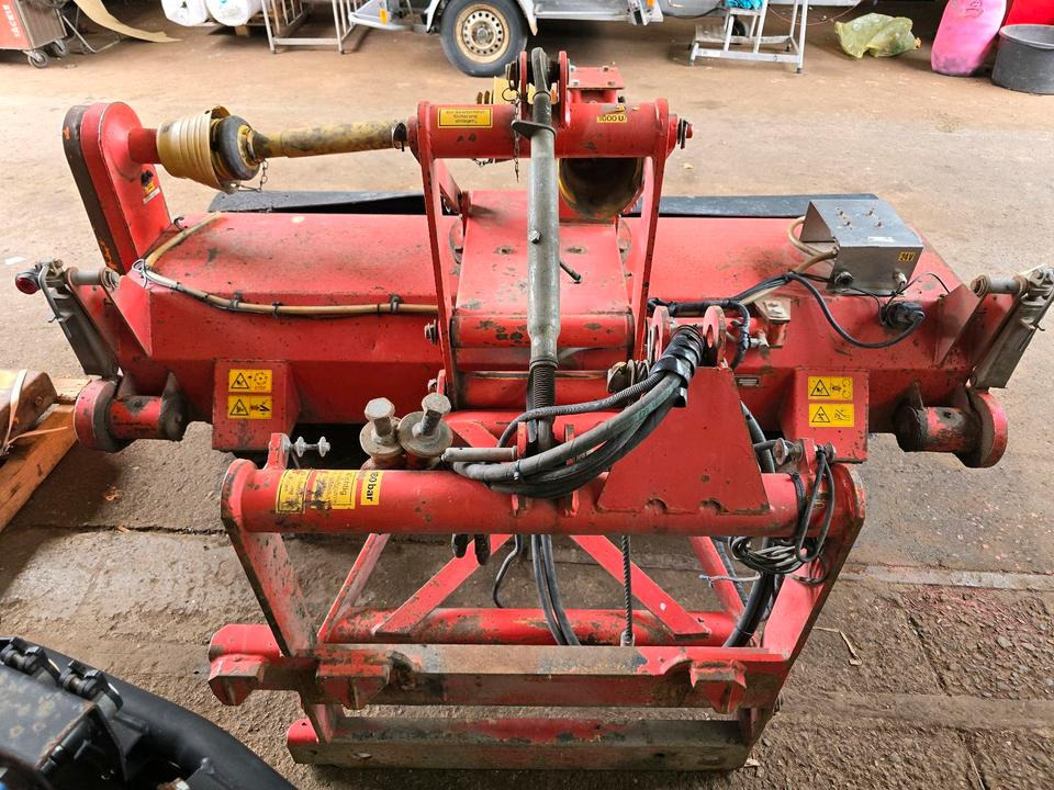 Dücker FKM 210 Kehrmaschine Straßenkehrmaschine Kehrbesen für Unimog 405 424 U 300 400 500 318 423 427 429 430 530 535 527 - Broom: picture 2 Dücker FKM 210 Kehrmaschine Straßenkehrmaschine Kehrbesen für Unimog 405 424 U 300 400 500 318 423 427 429 430 530 535 527 - Broom: picture 2