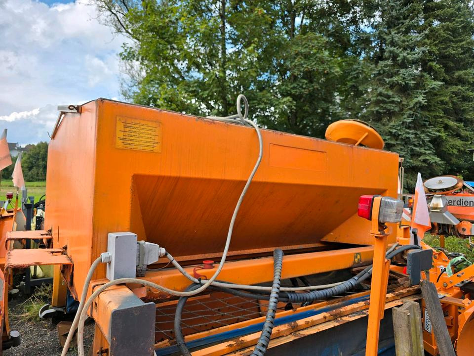 Gmeiner STA 2000TC Salzstreuer 2m3 Streuautomat Salzsilo Winterdienst Unimog 405 U300 400 500 423 427 430 318 Multicar tremo - Sand/ Salt spreader: picture 3 Gmeiner STA 2000TC Salzstreuer 2m3 Streuautomat Salzsilo Winterdienst Unimog 405 U300 400 500 423 427 430 318 Multicar tremo - Sand/ Salt spreader: picture 3