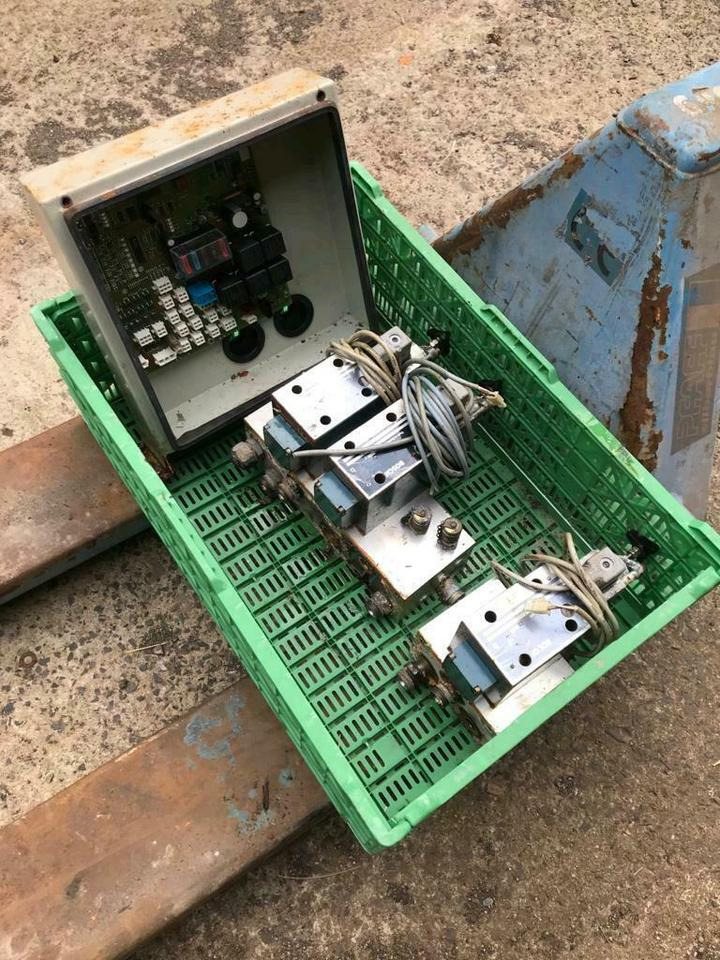 Hydraulik Steuerblock Küpper Weisser Salzstreuer Steuerung Platin - Hydraulic valve for Municipal/ Special vehicle: picture 1 Hydraulik Steuerblock Küpper Weisser Salzstreuer Steuerung Platin - Hydraulic valve for Municipal/ Special vehicle: picture 1