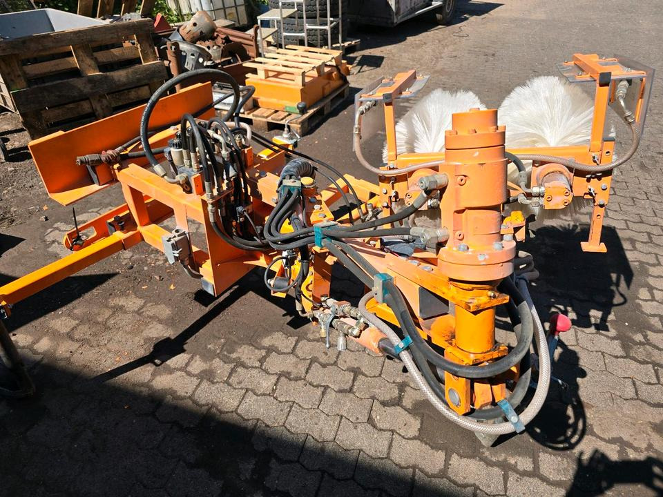 Leitpfostenwaschgerät WV 3-L für Unimog 405/10 405/12 U300 u400 300 500 318 218 423 430 530 Schmidt - Broom for Truck: picture 4 Leitpfostenwaschgerät WV 3-L für Unimog 405/10 405/12 U300 u400 300 500 318 218 423 430 530 Schmidt - Broom for Truck: picture 4