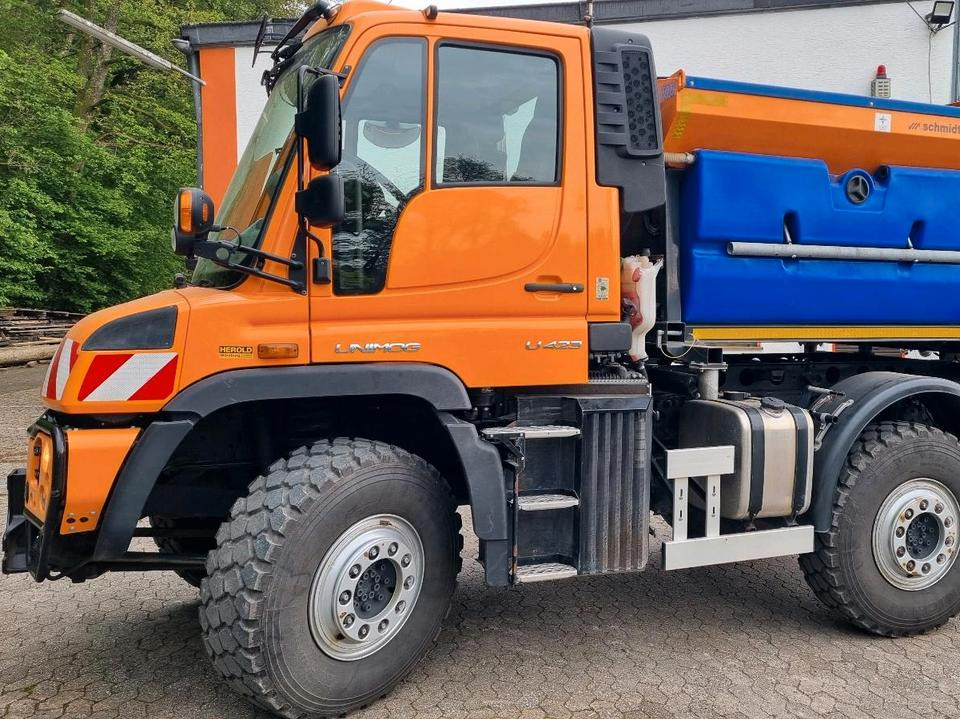 Unimog 423 Mercedes Benz U423 427 429 430 530 527 Schmidt Stratos Salzstreuer - Municipal/ Special vehicle: picture 3 Unimog 423 Mercedes Benz U423 427 429 430 530 527 Schmidt Stratos Salzstreuer - Municipal/ Special vehicle: picture 3