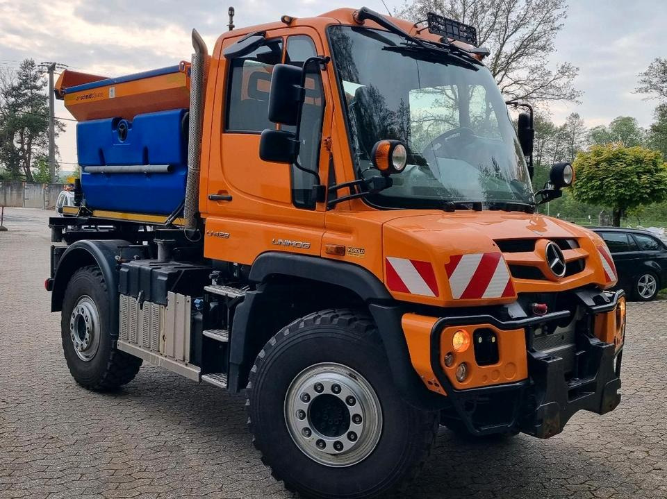 Unimog 423 Mercedes Benz U423 427 429 430 530 527 Schmidt Stratos Salzstreuer - Municipal/ Special vehicle: picture 2 Unimog 423 Mercedes Benz U423 427 429 430 530 527 Schmidt Stratos Salzstreuer - Municipal/ Special vehicle: picture 2