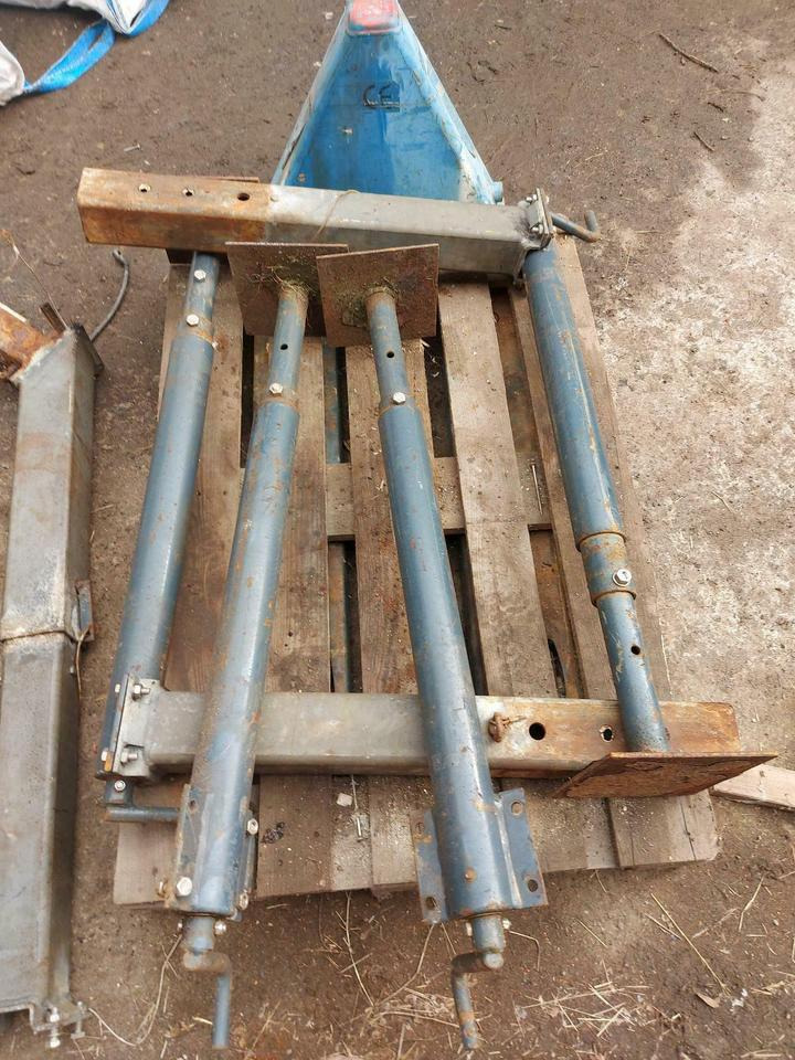 4 x Stützen Schmidt Salzstreuer Winterdienst IMS Küpper Weisser - Spare parts for Municipal/ Special vehicle: picture 1 4 x Stützen Schmidt Salzstreuer Winterdienst IMS Küpper Weisser - Spare parts for Municipal/ Special vehicle: picture 1