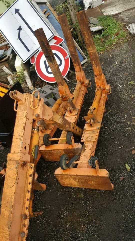 Frame/ Chassis for Sand/ Salt spreader Stützen für Salzstreuer Schmidt Küpper Weisser Epoke Unimog Fendt: picture 1
