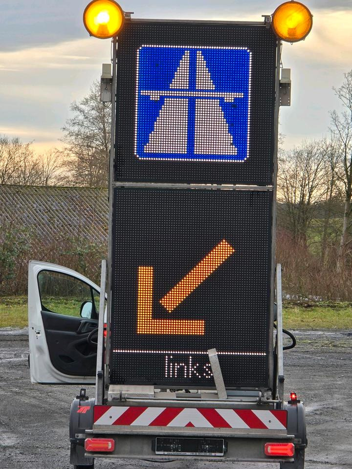 Trailer Trebbiner 5-farbig Horizont VWT Verkehrsleittafel Verkehrswarnanhänger Verkehrsleitanhänger Verkehrssicherungsanhänger Nissen Absperrtafel: picture 7