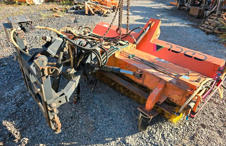 Tuchel CDCL Kehrmaschine Straßenkehrmaschine Kehrbesen für Unimog 405 424 U 300 400 500 318 423 427 429 430 530 535 527 Mercedes-Benz Dücker SBM - Broom: picture 1 Tuchel CDCL Kehrmaschine Straßenkehrmaschine Kehrbesen für Unimog 405 424 U 300 400 500 318 423 427 429 430 530 535 527 Mercedes-Benz Dücker SBM - Broom: picture 1