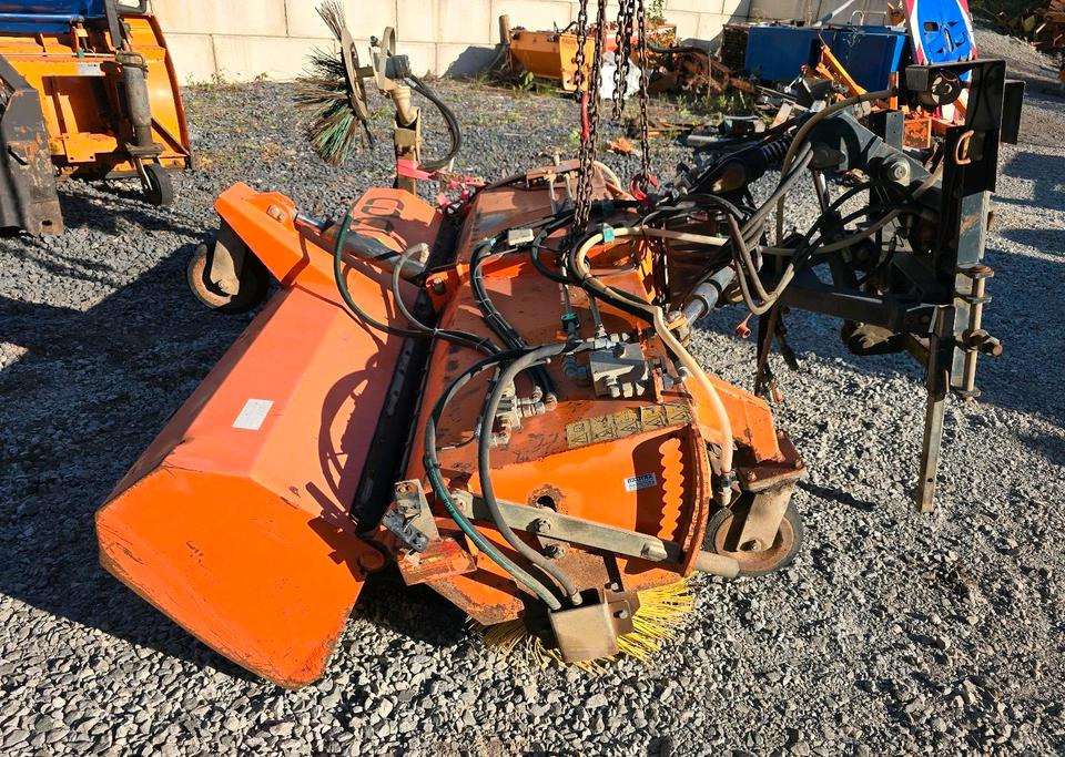 Tuchel CDCL Kehrmaschine Straßenkehrmaschine Kehrbesen für Unimog 405 424 U 300 400 500 318 423 427 429 430 530 535 527 Mercedes-Benz Dücker SBM - Broom: picture 3 Tuchel CDCL Kehrmaschine Straßenkehrmaschine Kehrbesen für Unimog 405 424 U 300 400 500 318 423 427 429 430 530 535 527 Mercedes-Benz Dücker SBM - Broom: picture 3