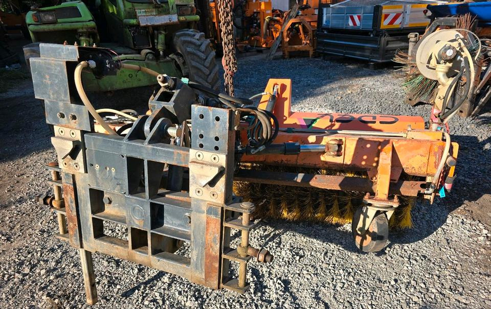 Tuchel CDCL Kehrmaschine Straßenkehrmaschine Kehrbesen für Unimog 405 424 U 300 400 500 318 423 427 429 430 530 535 527 Mercedes-Benz Dücker SBM - Broom: picture 5 Tuchel CDCL Kehrmaschine Straßenkehrmaschine Kehrbesen für Unimog 405 424 U 300 400 500 318 423 427 429 430 530 535 527 Mercedes-Benz Dücker SBM - Broom: picture 5