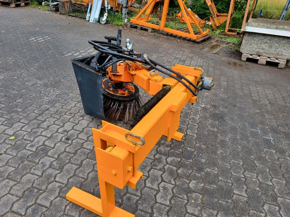 Wildkrautbürste passend für Multicar Tremo Ladog Mulag Unkrautbekämpfung Dücket Fiedler Wildkrautbesen Kehrmaschine Hansa Fendt unimog - Broom: picture 2 Wildkrautbürste passend für Multicar Tremo Ladog Mulag Unkrautbekämpfung Dücket Fiedler Wildkrautbesen Kehrmaschine Hansa Fendt unimog - Broom: picture 2