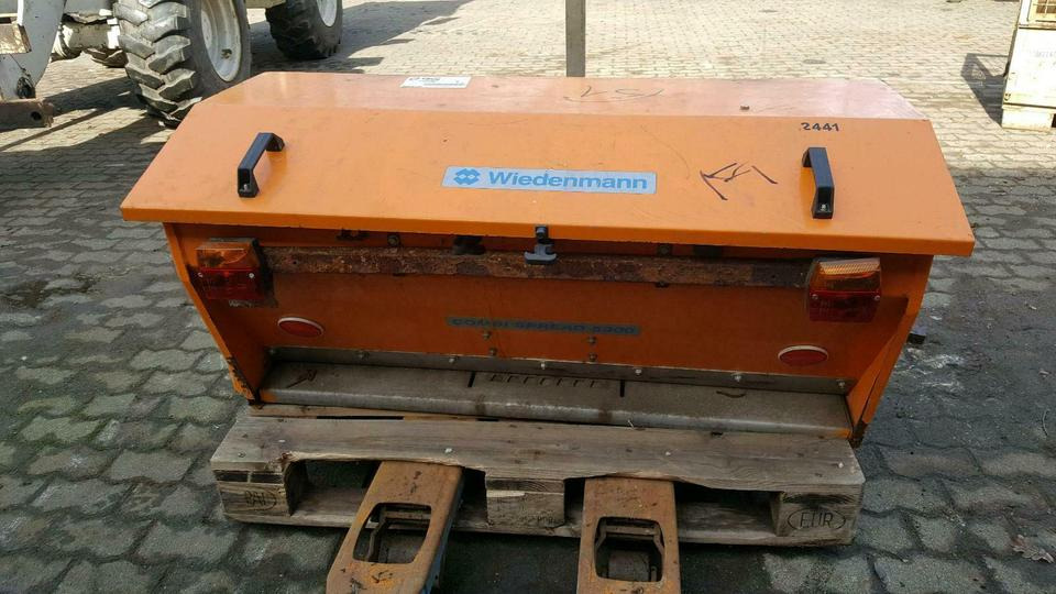 Wiedenmann Salzstreuer für kleintraktor iseki kubota hansa fendt - Sand/ Salt spreader: picture 4 Wiedenmann Salzstreuer für kleintraktor iseki kubota hansa fendt - Sand/ Salt spreader: picture 4