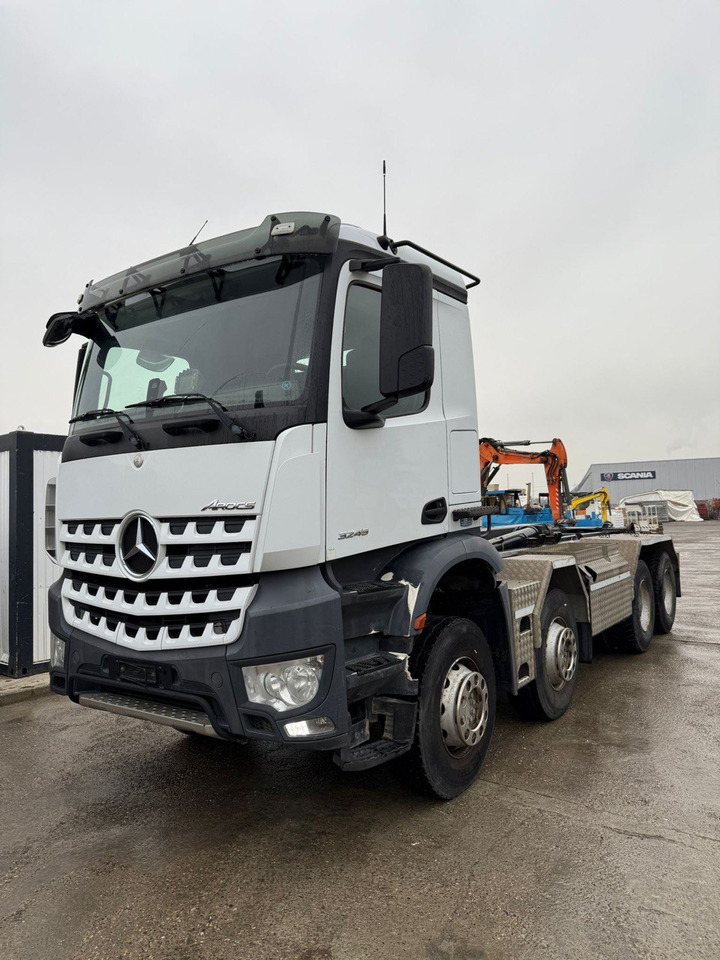 Hook lift truck MERCEDES-BENZ Arocs 3245: picture 10
