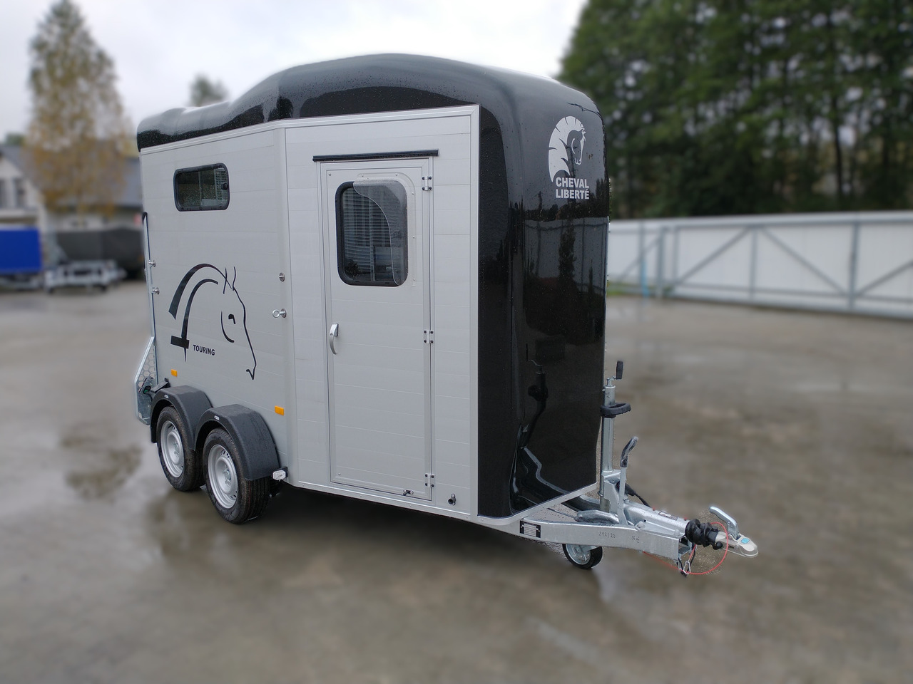 Cheval Liberté Touring Country + Siodlarnia, Debon - Horse trailer: picture 1 Cheval Liberté Touring Country + Siodlarnia, Debon - Horse trailer: picture 1