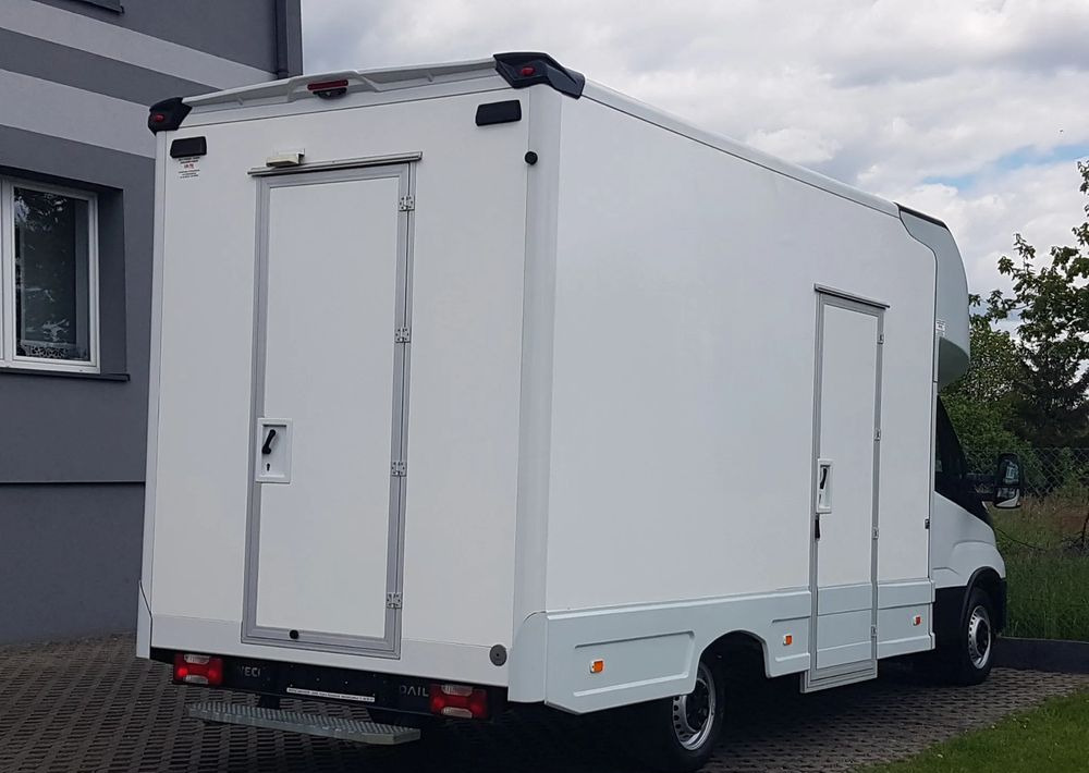 Iveco DAILY KONTENER NISKOPODŁOGOWY 4,43x2,23x2,42 SKLEP FOODTRUCK BAR KLIMA KONIOWÓZ KAMPER - Box van: picture 4 Iveco DAILY KONTENER NISKOPODŁOGOWY 4,43x2,23x2,42 SKLEP FOODTRUCK BAR KLIMA KONIOWÓZ KAMPER - Box van: picture 4
