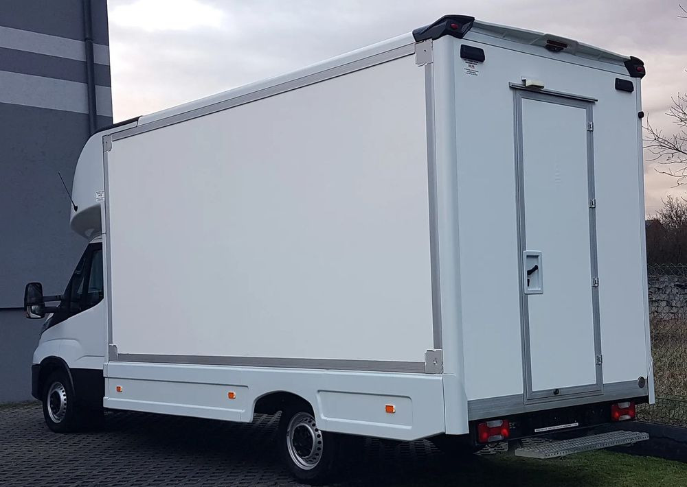 Iveco DAILY KONTENER NISKOPODŁOGOWY 4,43x2,23x2,42 SKLEP KAMPER KONIOWÓZ BAR KLIMA - Box van: picture 3 Iveco DAILY KONTENER NISKOPODŁOGOWY 4,43x2,23x2,42 SKLEP KAMPER KONIOWÓZ BAR KLIMA - Box van: picture 3