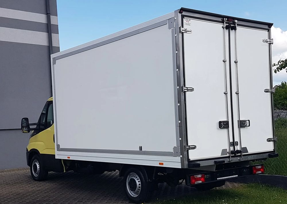 Iveco Daily 8EP KONTENER 4,14x2,21x2,20 KLIMA MANUAL KRAJOWY DMC 3500KG - Box van: picture 3 Iveco Daily 8EP KONTENER 4,14x2,21x2,20 KLIMA MANUAL KRAJOWY DMC 3500KG - Box van: picture 3