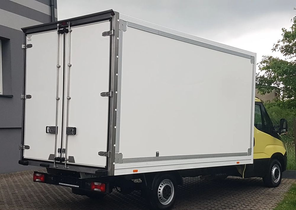 Iveco Daily 8EP KONTENER 4,14x2,21x2,20 KLIMA MANUAL KRAJOWY DMC 3500KG - Box van: picture 4 Iveco Daily 8EP KONTENER 4,14x2,21x2,20 KLIMA MANUAL KRAJOWY DMC 3500KG - Box van: picture 4