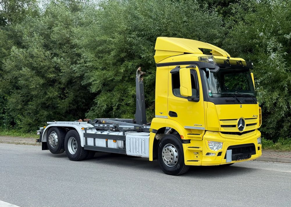 Mercedes-Benz * Hakowiec * Mercedes Antos 2543 * Sprowadzony * Stan Perfekcyjny - Hook lift truck: picture 2 Mercedes-Benz * Hakowiec * Mercedes Antos 2543 * Sprowadzony * Stan Perfekcyjny - Hook lift truck: picture 2
