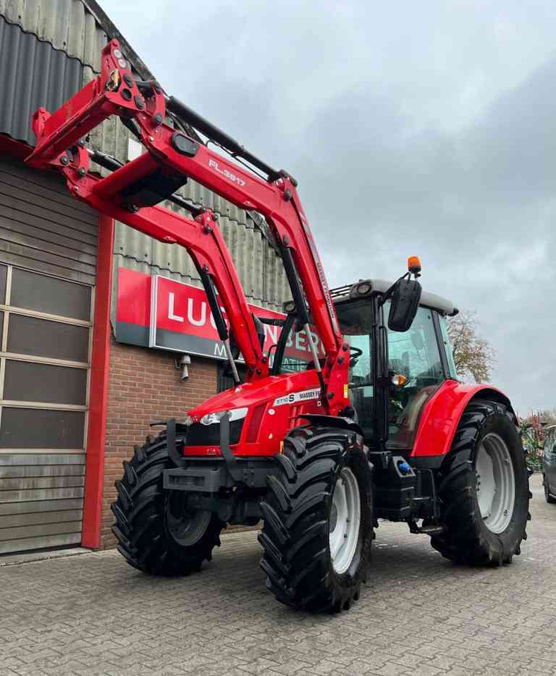 Massey Ferguson 5710S Dyna-4 Essential Voorlader Tractoren - Farm tractor: picture 2 Massey Ferguson 5710S Dyna-4 Essential Voorlader Tractoren - Farm tractor: picture 2