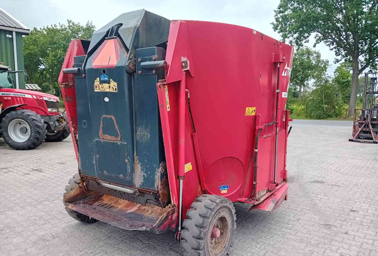 Trioliet Gigant 900 voermengwagen - Forage mixer wagon: picture 3 Trioliet Gigant 900 voermengwagen - Forage mixer wagon: picture 3