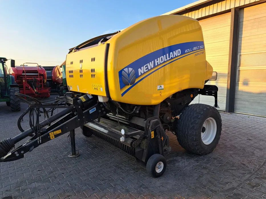 New Holland ROLL-BELT 150 cropcutter - Round baler: picture 2 New Holland ROLL-BELT 150 cropcutter - Round baler: picture 2