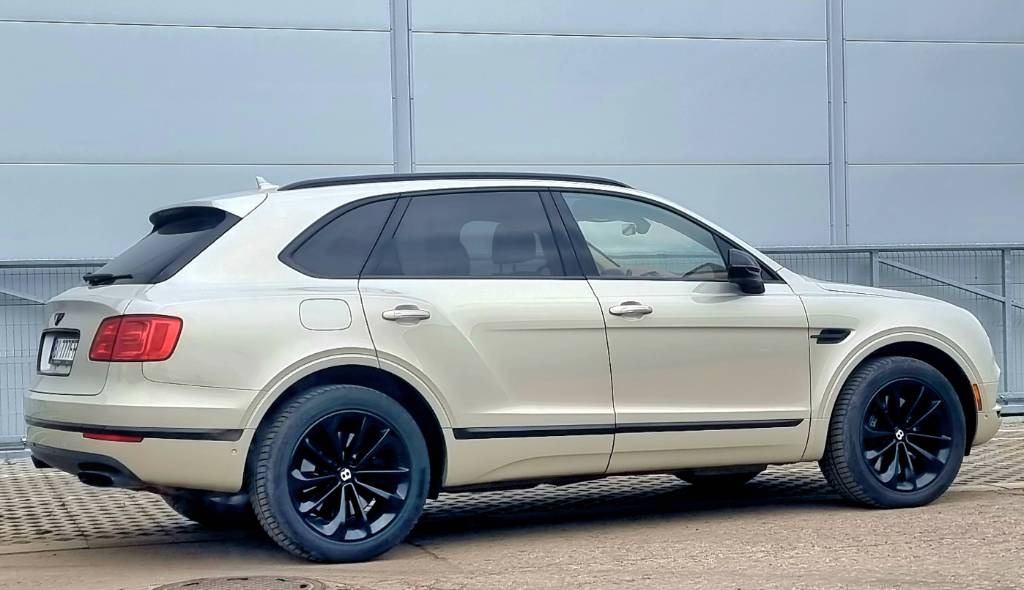 Bentley BENTAYGA 6.0 W12 - Car: picture 4 Bentley BENTAYGA 6.0 W12 - Car: picture 4