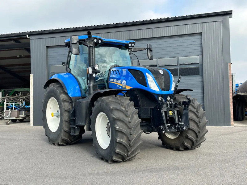 New Holland T7.245 Autocommand Stage 5 - Farm tractor: picture 1 New Holland T7.245 Autocommand Stage 5 - Farm tractor: picture 1