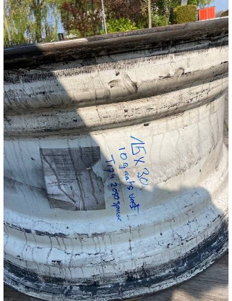 Valtra 15x30 velgen 10 gaats - Wheels and tires for Agricultural machinery: picture 4 Valtra 15x30 velgen 10 gaats - Wheels and tires for Agricultural machinery: picture 4