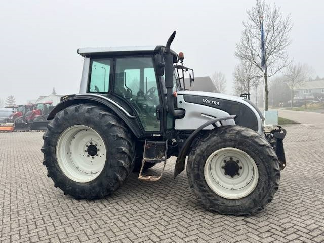 Valtra N141 hitech, Fronthef, Frontpto - Farm tractor: picture 4 Valtra N141 hitech, Fronthef, Frontpto - Farm tractor: picture 4
