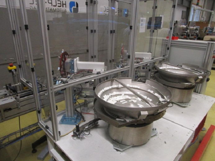 DECKEL ETIKETTIER ANLAGE SCHLEUTER GU 2 DO MIT 2xLÖFFELEINLEGESTATIONEN - Packaging machinery: picture 2 DECKEL ETIKETTIER ANLAGE SCHLEUTER GU 2 DO MIT 2xLÖFFELEINLEGESTATIONEN - Packaging machinery: picture 2