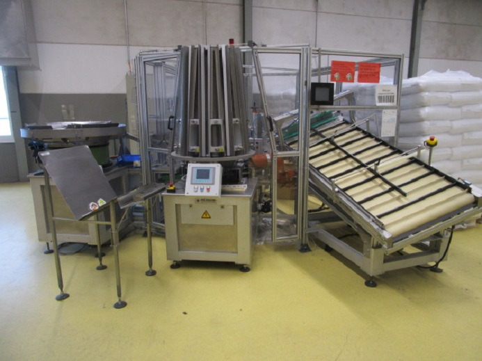 DECKEL ETIKETTIER ANLAGE SCHLEUTER GU 2 DU (RUNDLÄUFER) MIT LÖFFELEINLEGESTATION RNA SRC-N-630-1R - Packaging machinery: picture 1 DECKEL ETIKETTIER ANLAGE SCHLEUTER GU 2 DU (RUNDLÄUFER) MIT LÖFFELEINLEGESTATION RNA SRC-N-630-1R - Packaging machinery: picture 1