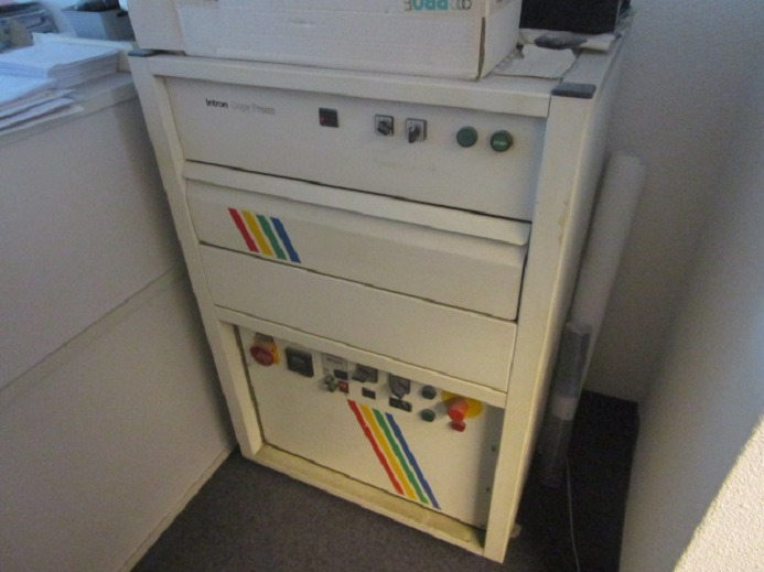 PNEUMATISCHE TRANSFERPRESSEN – HITZEPRESSE FÜR T-SHIRT DRUCK – INTRON COPY PRESS 300 220 070 - Printing machinery: picture 2 PNEUMATISCHE TRANSFERPRESSEN – HITZEPRESSE FÜR T-SHIRT DRUCK – INTRON COPY PRESS 300 220 070 - Printing machinery: picture 2