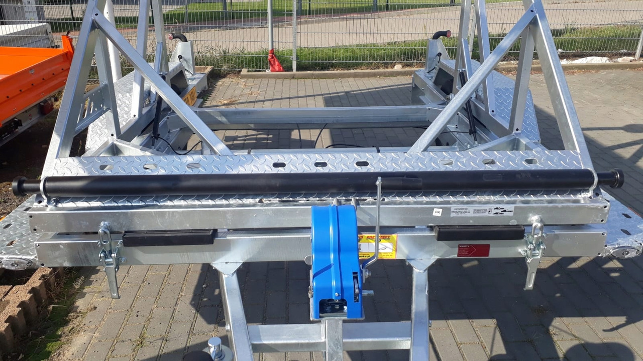 PRZYCZEPA WARK KABLOWA Z WCIĄGARKĄ RĘCZNĄ, DMC 3500 KG / WARK Cable Trailer with Manual Winch, DMC 3500 KG - Cable drum trailer: picture 5 PRZYCZEPA WARK KABLOWA Z WCIĄGARKĄ RĘCZNĄ, DMC 3500 KG / WARK Cable Trailer with Manual Winch, DMC 3500 KG - Cable drum trailer: picture 5