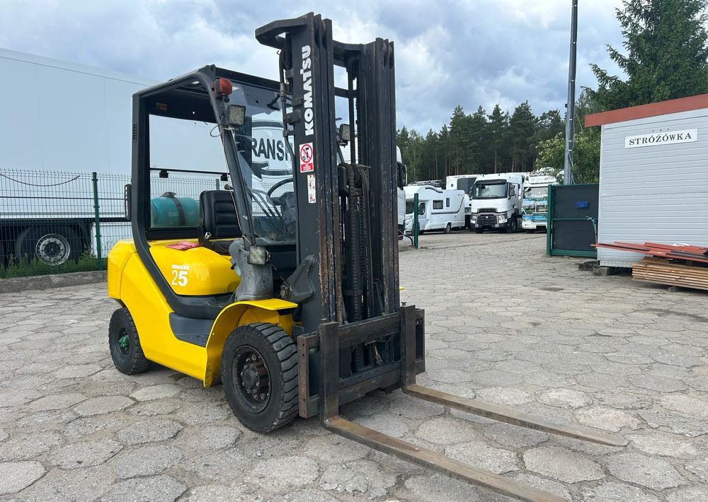 Komatsu FG25HT-16R / WÓZEK WIDŁOWY / 6831 MOTOGODZIN / 2005 ROK !! - LPG forklift: picture 3 Komatsu FG25HT-16R / WÓZEK WIDŁOWY / 6831 MOTOGODZIN / 2005 ROK !! - LPG forklift: picture 3