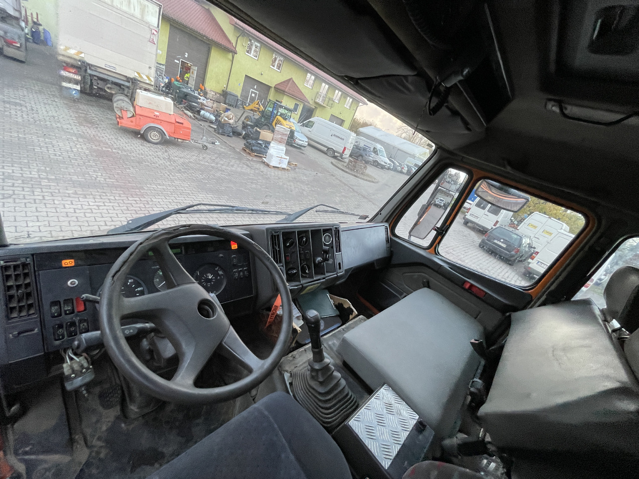 Vacuum truck Mercedes-Benz 2531L: picture 21